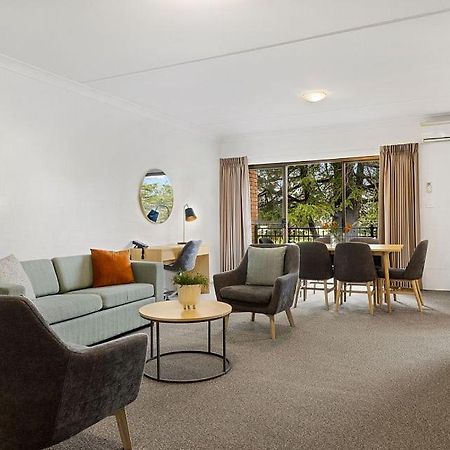 Oxley Court Serviced Apartments Canberra Exteriör bild