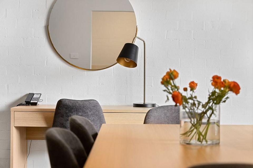 Oxley Court Serviced Apartments Canberra Exteriör bild