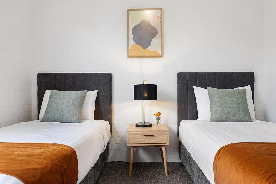 Oxley Court Serviced Apartments Canberra Exteriör bild