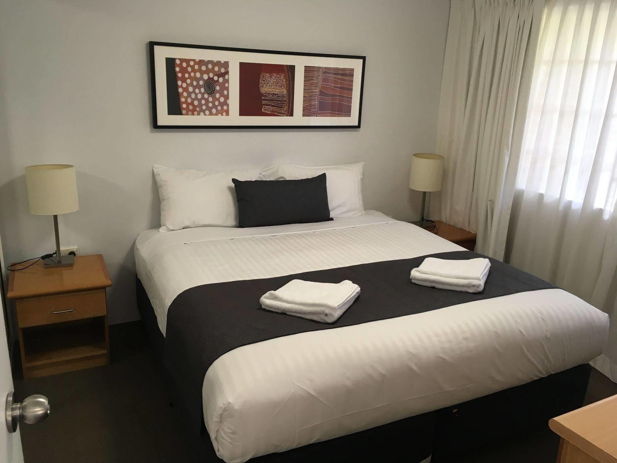 Oxley Court Serviced Apartments Canberra Exteriör bild