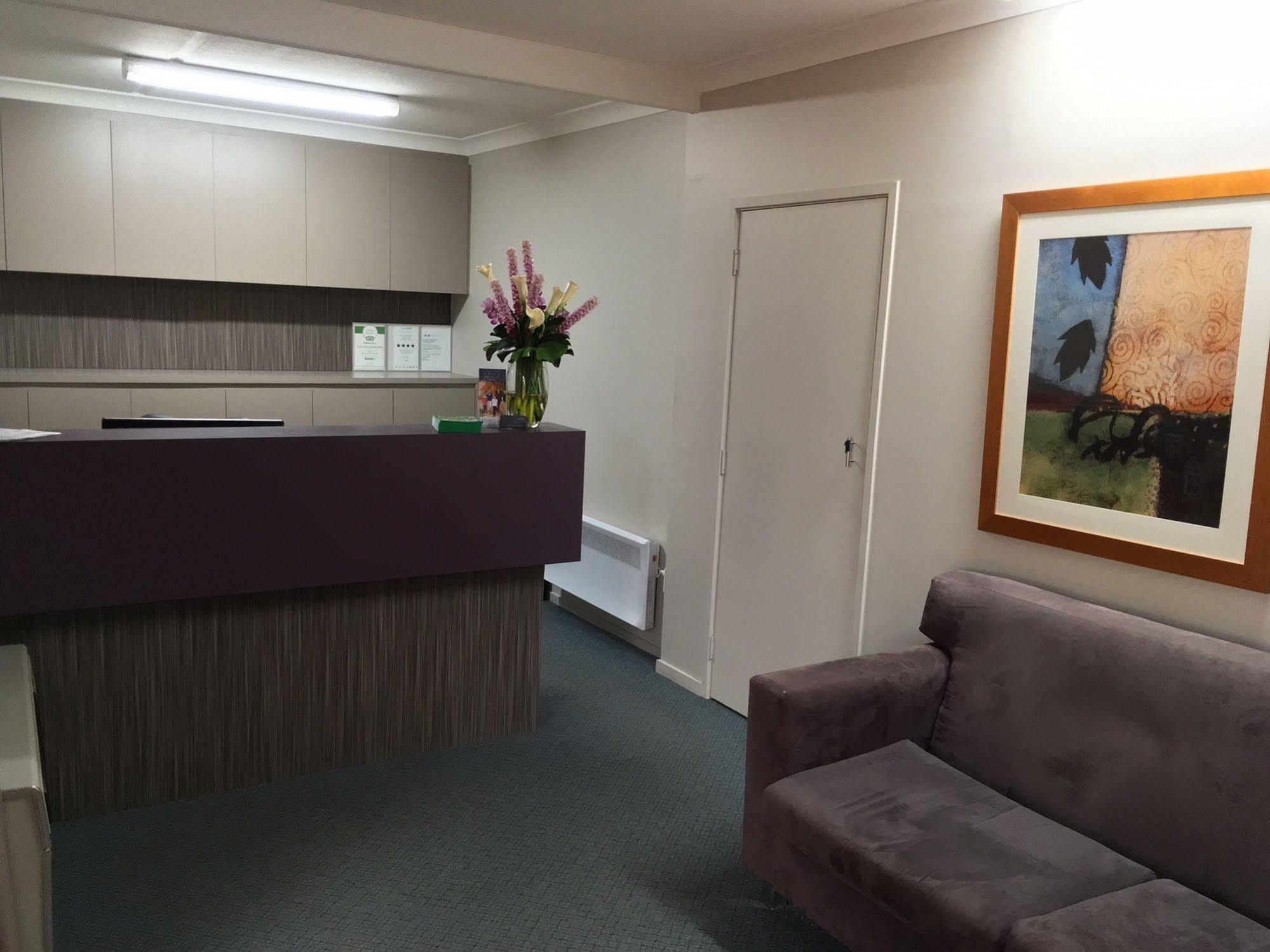 Oxley Court Serviced Apartments Canberra Exteriör bild