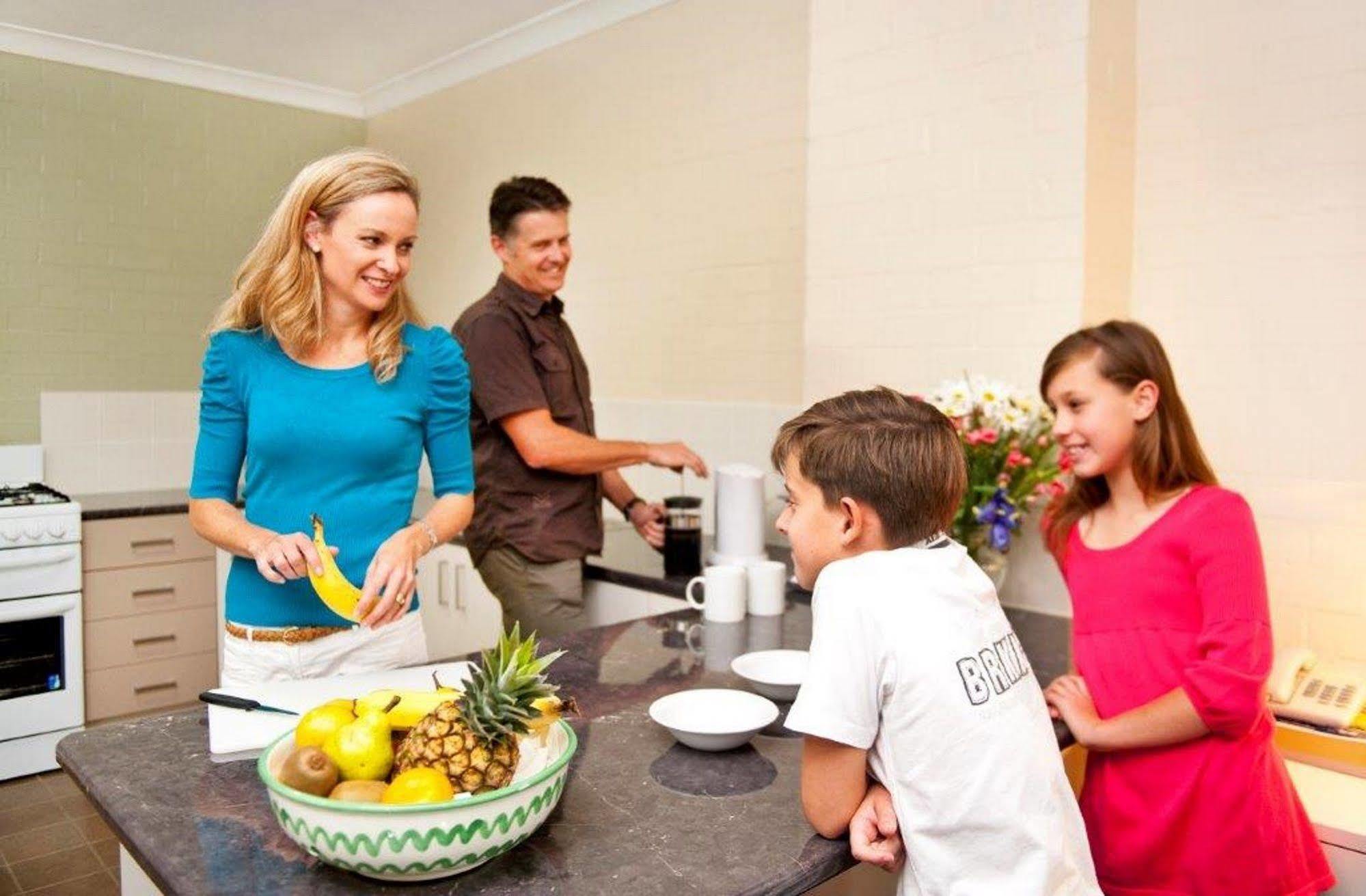 Oxley Court Serviced Apartments Canberra Exteriör bild